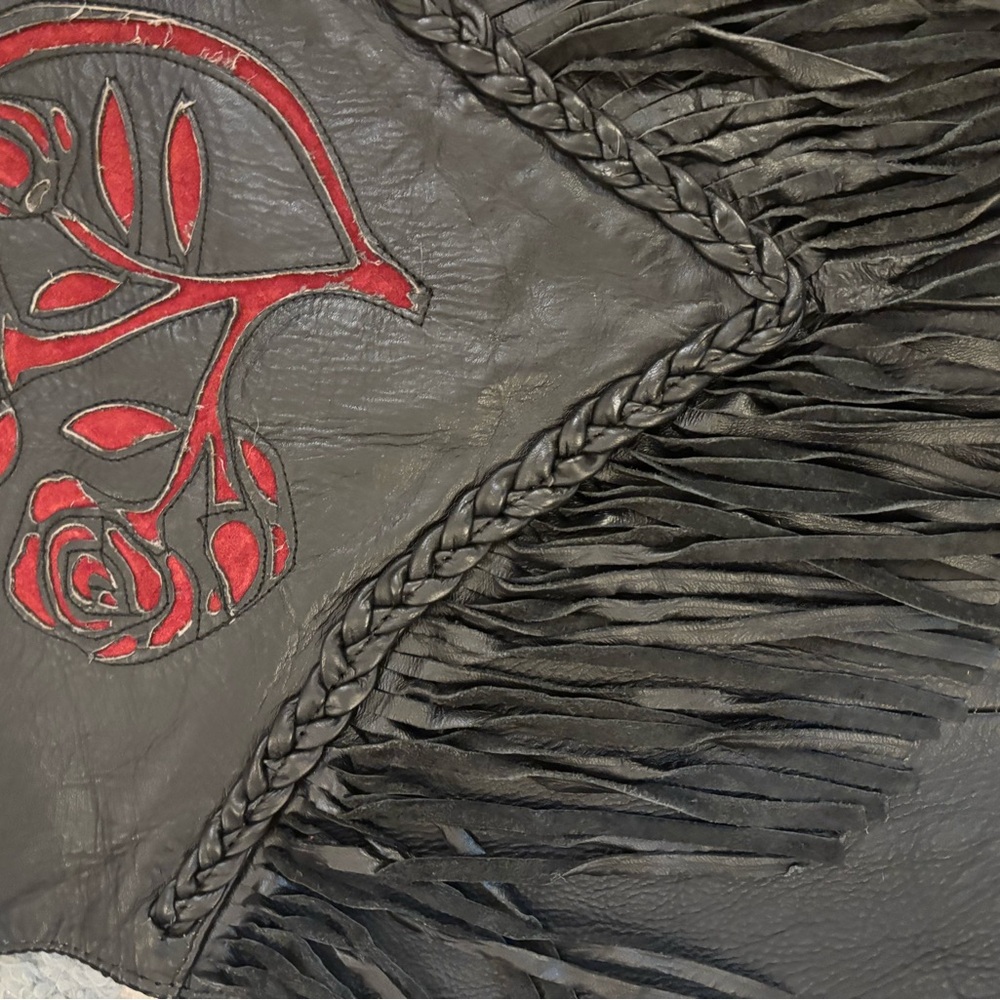 vintage leather vest with red rose and fringe details - Picture 3 of 6